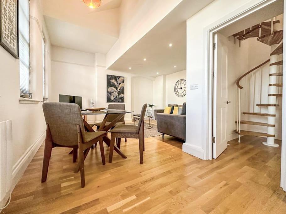 Newly Refurbished Luxury 3 Bedroom Apartment London Eksteriør billede