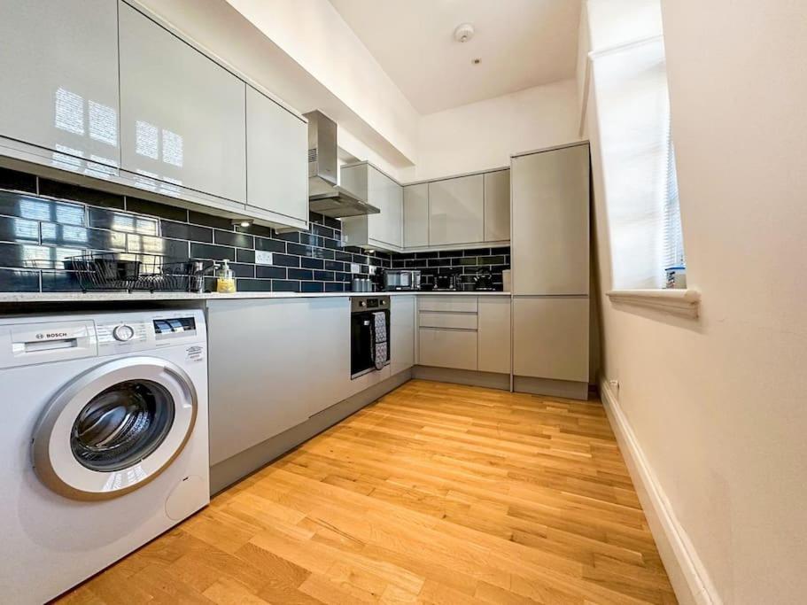 Newly Refurbished Luxury 3 Bedroom Apartment London Eksteriør billede