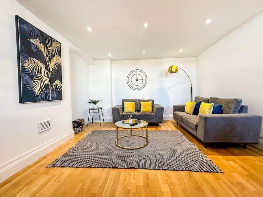 Newly Refurbished Luxury 3 Bedroom Apartment London Eksteriør billede